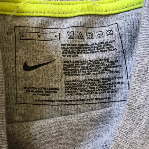 Nike short sleeve tee - Picture 3 of 3